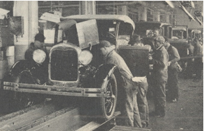 1913 ford automobile being produced using first ever conveyor belt