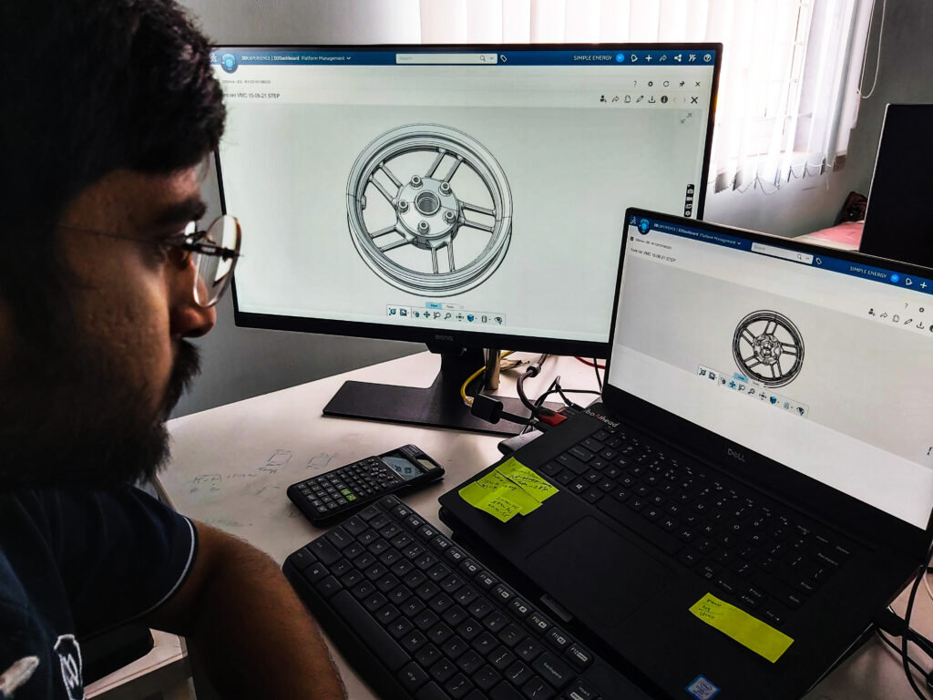 Dassault Systèmes - Simple Energy - designer working on 3D design on a laptop and screen