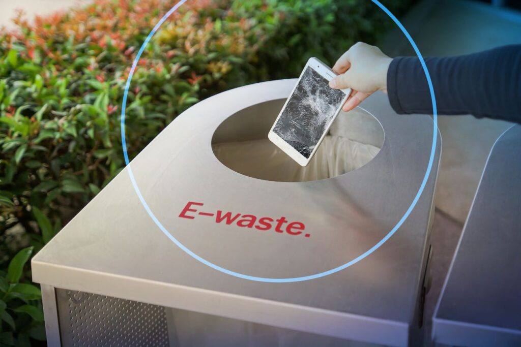 cell phone waste - circular economy benefits - Dassault Systemes 