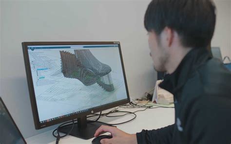 Gloobal footwear leader, ASICS, used virtual twins to build and operate a pop up manufacturing laboratory.