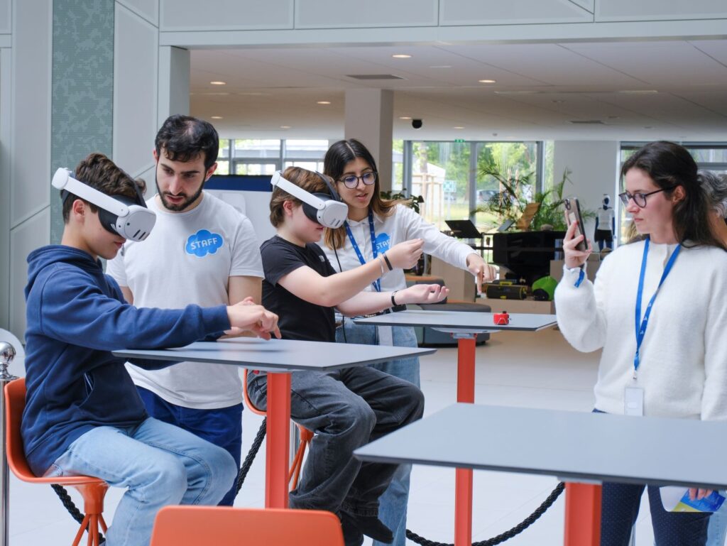 Attendees experience virtual reality at Dassault Systèmes Family Day 2025