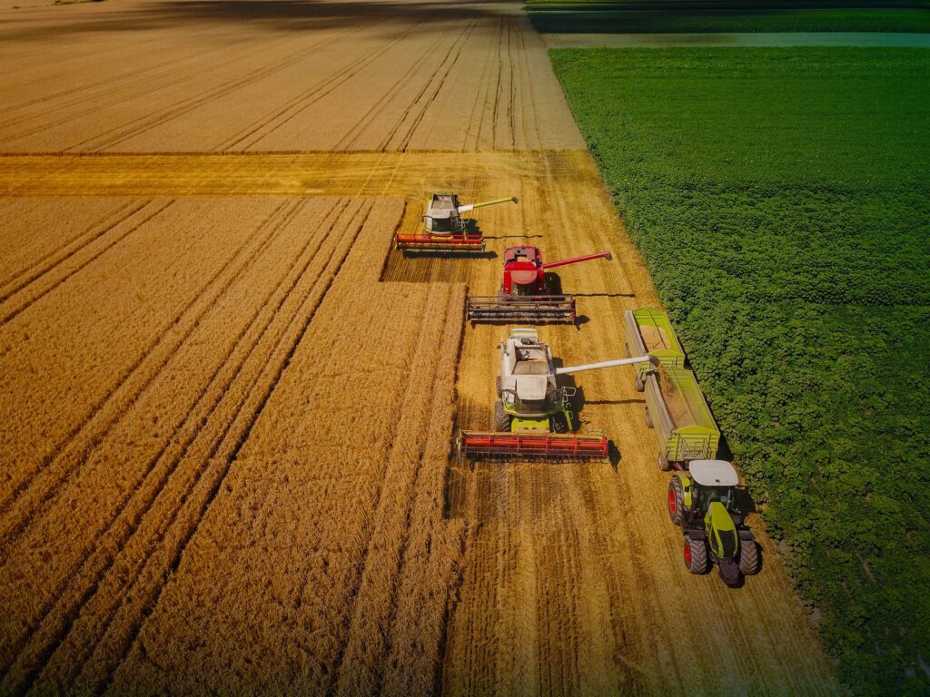 Agricultural machinery harvests crops - soil degradation - Dassault Systemes blog